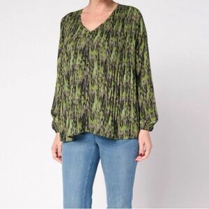 New Belle by Kim Gravel Micropleat V-Neck Printed Blouse Pine size Medium